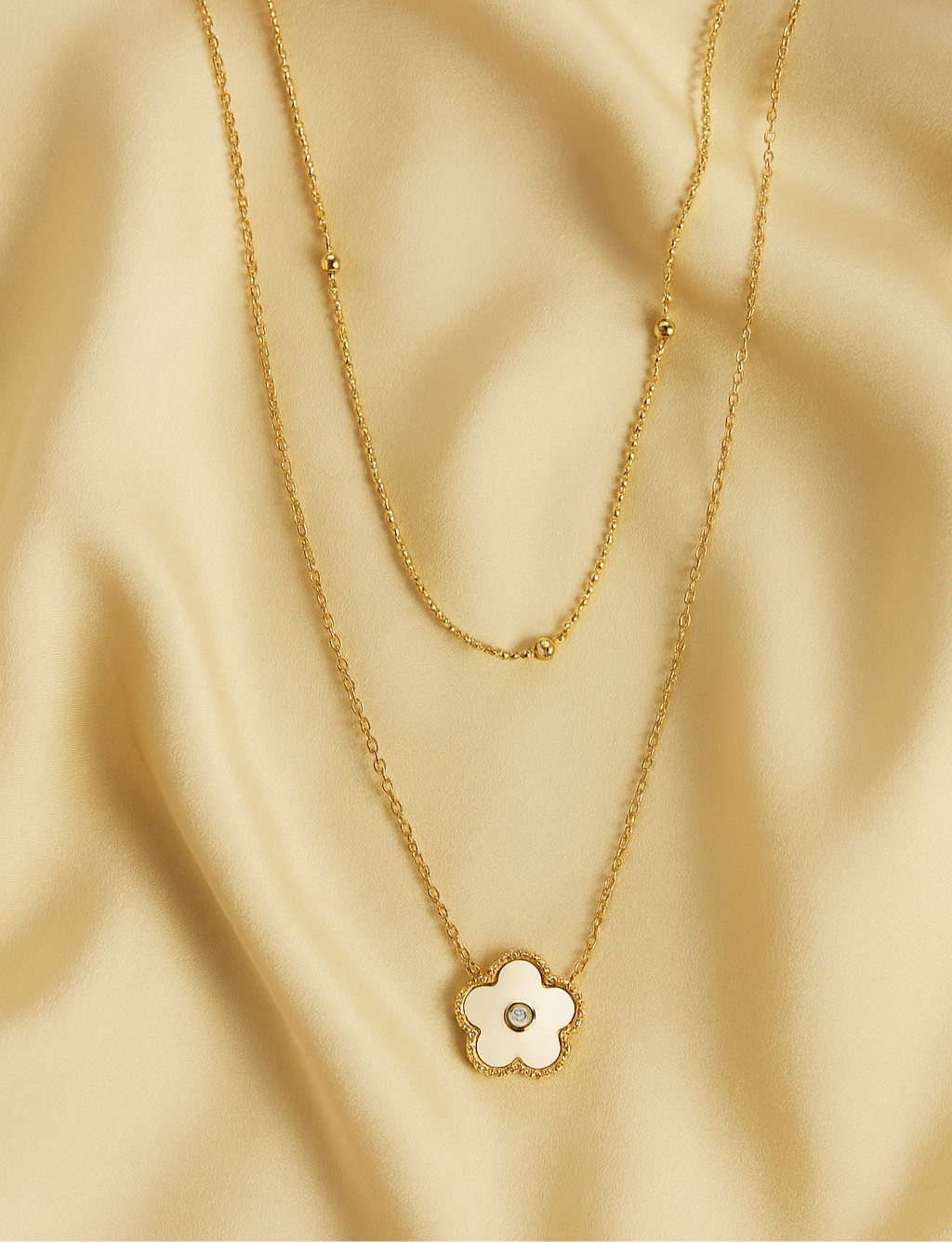 Elara – Edelstahlkette mit filigranem Blumenanhänger